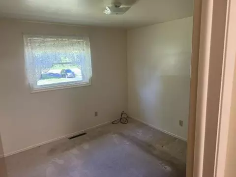 Bedroom - 2052 N Vassar, Davison, MI 48423 photo 2 of 3