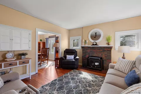 925 Lincoln, Adrian, MI 49221