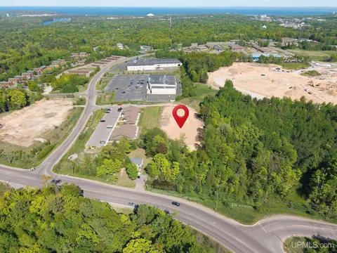 tbd Commerce, Marquette, MI 49855