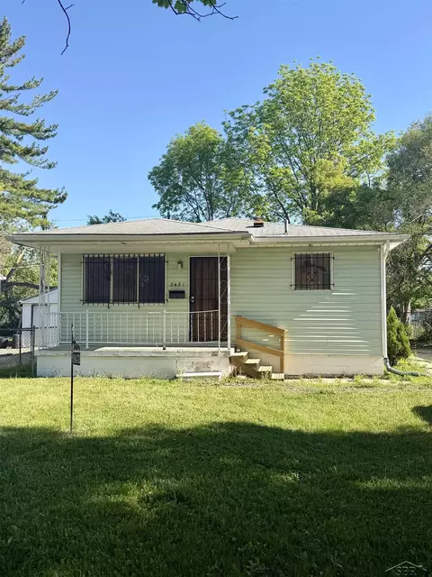 2431 Ledyard, Saginaw, MI 48601