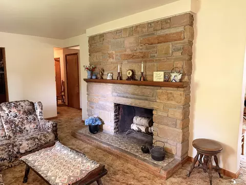 Living - 9415 Tobine, Romulus, MI 48174 photo 3 of 3