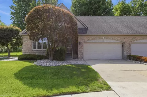 47153 W Mission Vly #10, Macomb, MI 48042