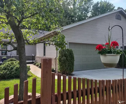 19040 Otto, New Boston, MI 48164