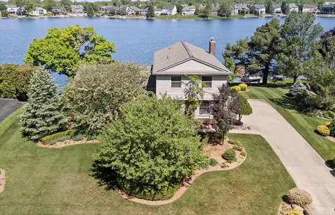 400 Lakes Edge, Oxford, MI 48371