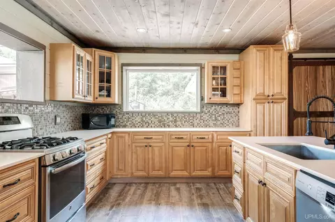 Kitchen - 6865 Co Rd Prb, Ishpeming, MI 49849 photo 2 of 8