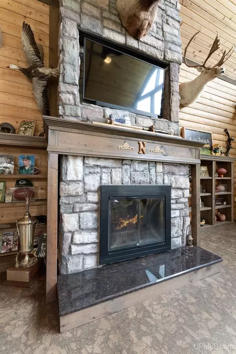 Living - 6865 Co Rd Prb, Ishpeming, MI 49849 photo 7 of 13