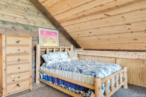 Bedroom - 6865 Co Rd Prb, Ishpeming, MI 49849 photo 9 of 11