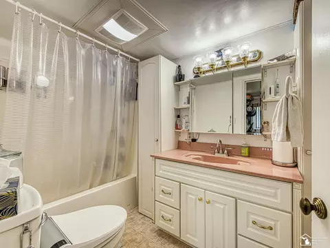 Bath - 1736 Meadow, Monroe, MI 48162 photo 1 of 1