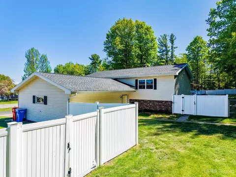 Exterior - 205 N Rose, Ishpeming, MI 49849 photo 4 of 8