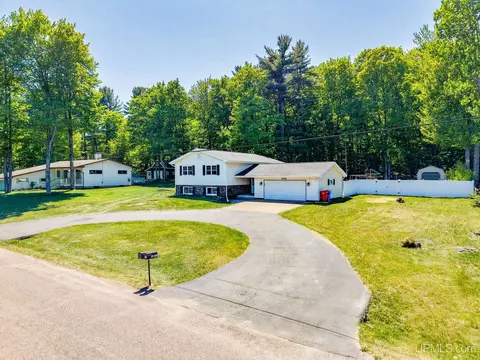 Exterior - 205 N Rose, Ishpeming, MI 49849 photo 2 of 8