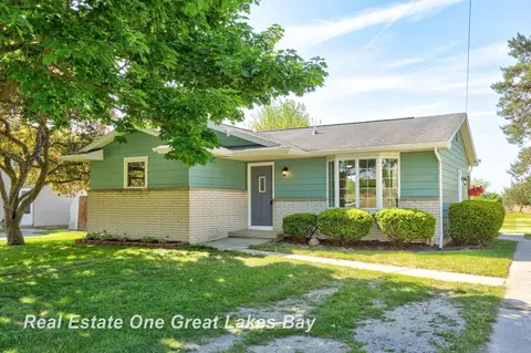 1813 Van Geisen, Caro, MI 48723
