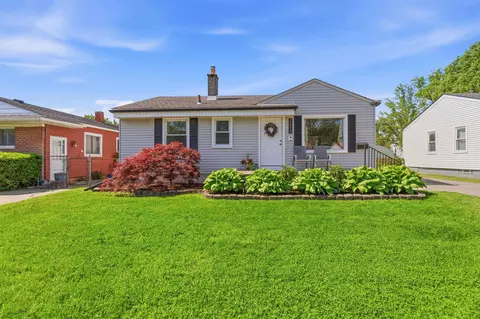 22810 Maxine, Saint Clair Shores, MI 48080