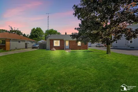 5864 Edgewood, Monroe, MI 48161