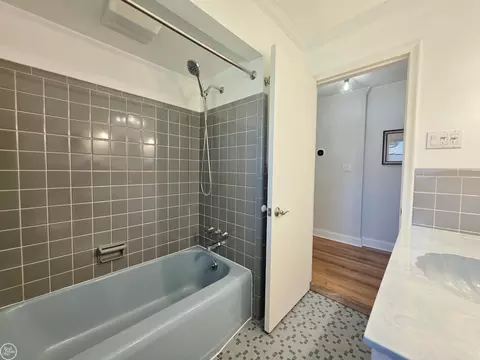 Bath - 264 Phillips, Clawson, MI 48017 photo 3 of 4