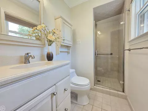 Bath - 264 Phillips, Clawson, MI 48017 photo 1 of 4