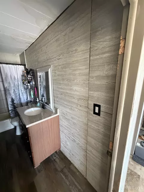 Bath - 6980 E Ln, Bark River, MI 49807 photo 1 of 2