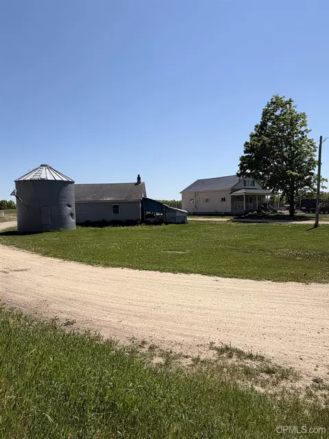 Exterior - 6980 E Ln, Bark River, MI 49807 photo 11 of 16