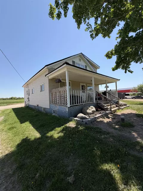 Exterior - 6980 E Ln, Bark River, MI 49807 photo 5 of 16