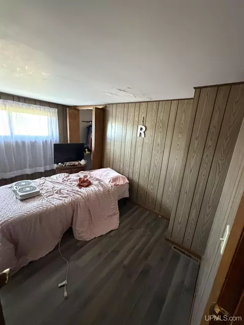 Bedroom - 6980 E Ln, Bark River, MI 49807 photo 6 of 7