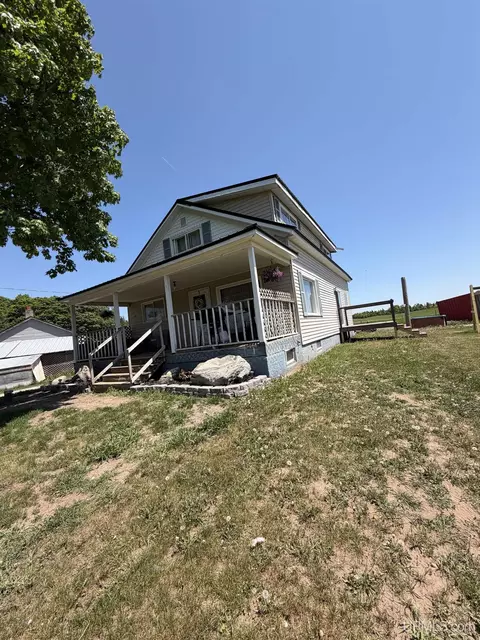 Exterior - 6980 E Ln, Bark River, MI 49807 photo 4 of 16