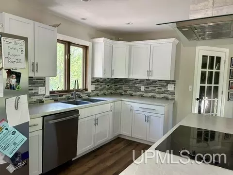 Kitchen - 1525 Glenwood Ln, Ishpeming, MI 49849 photo 4 of 7