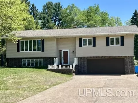 1525 Glenwood Ln, Ishpeming, MI 49849