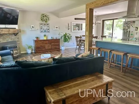 Living - 1525 Glenwood Ln, Ishpeming, MI 49849 photo 1 of 3