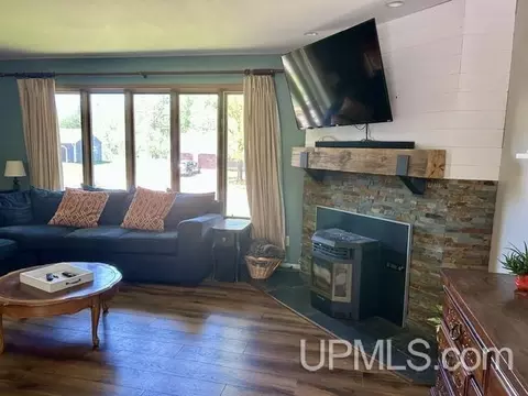 Living - 1525 Glenwood Ln, Ishpeming, MI 49849 photo 2 of 3
