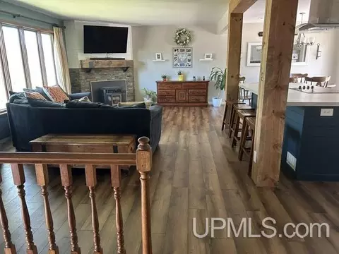 Living - 1525 Glenwood Ln, Ishpeming, MI 49849 photo 3 of 3