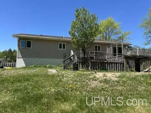 Exterior - 1525 Glenwood Ln, Ishpeming, MI 49849 photo 4 of 5