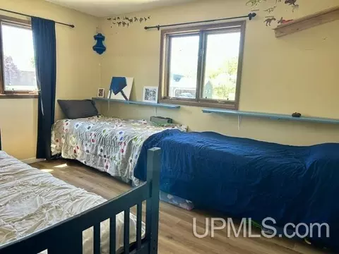 Bedroom - 1525 Glenwood Ln, Ishpeming, MI 49849 photo 3 of 4