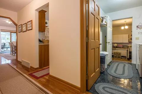 Entry Way - 4636 Salisbury, Gladwin, MI 48624 photo 3 of 8