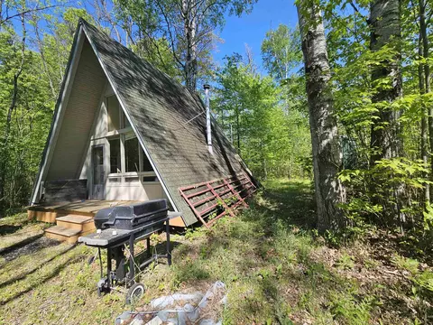 5350 Cranberry Lk, Harrison, MI 48625
