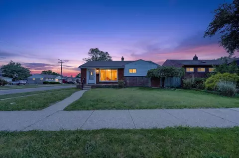 18040 Marquette, Roseville, MI 48066