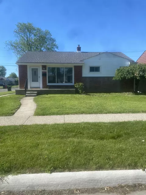18040 Marquette, Roseville, MI 48066