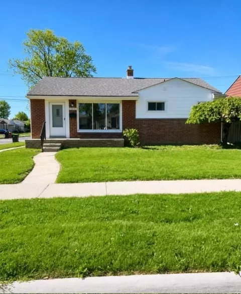 18040 Marquette, Roseville, MI 48066
