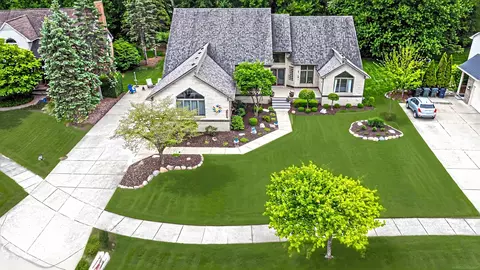 43737 Saint Julian, Sterling Heights, MI 48314