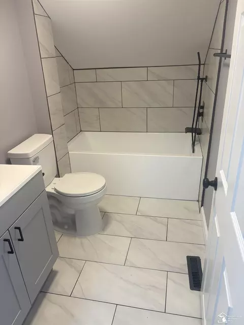 Bath - 604 W 10th, Monroe, MI 48161 photo 4 of 5