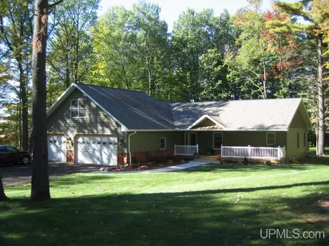 1241 Golfview, Iron Mountain, MI 49801