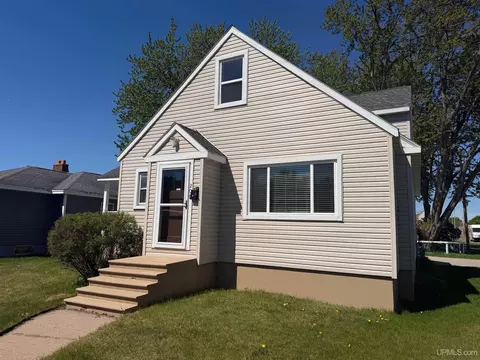 200 S 22, Escanaba, MI 49829