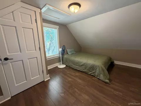 Bedroom - 200 S 22, Escanaba, MI 49829 photo 4 of 4