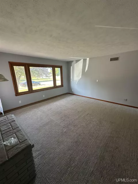 2205 S 6th, Escanaba, MI 49829 photo 2