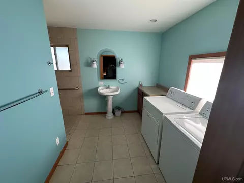 2205 S 6th, Escanaba, MI 49829 photo 4