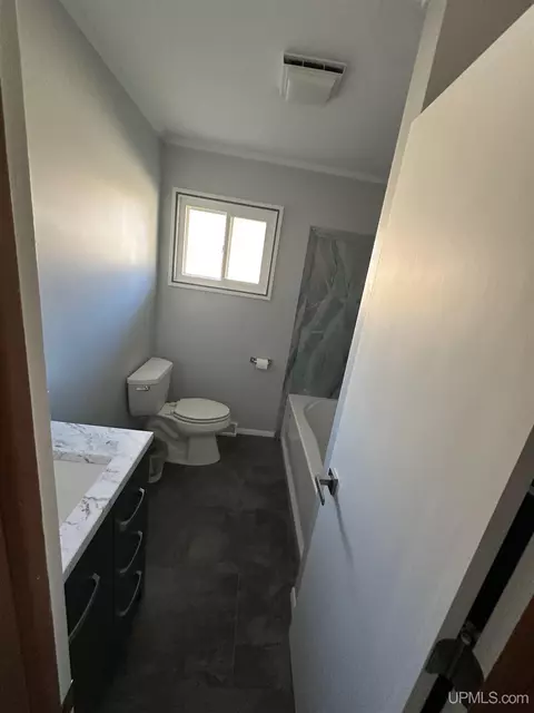 2205 S 6th, Escanaba, MI 49829 photo 6