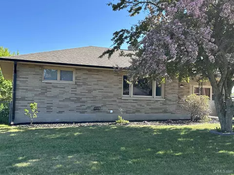 2205 S 6th, Escanaba, MI 49829