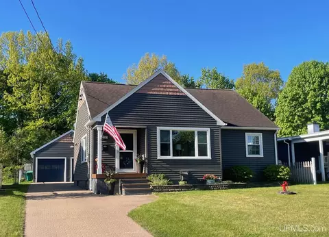 729 W College, Marquette, MI 49855