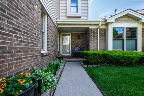 674 Summit Rdg, Milford, MI 48381