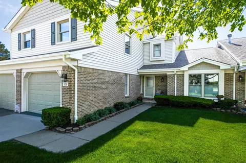 674 Summit Rdg, Milford, MI 48381
