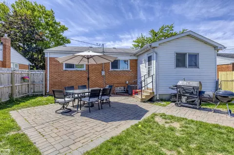 Exterior - 18029 Rainbow, Fraser, MI 48026 photo 4 of 6