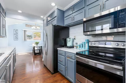 Kitchen - 18029 Rainbow, Fraser, MI 48026 photo 2 of 3